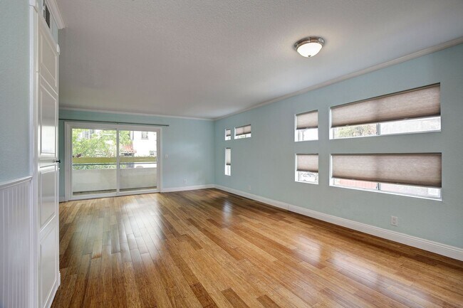 Building Photo - $3200 / Fabulous 2br / 2ba condo (Bankers ...