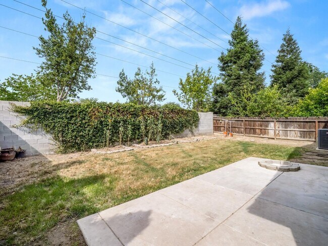 Building Photo - Beautifully Updated 4 Bedroom, 2.5 Bath in North Fresno