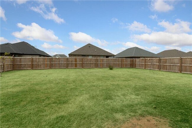 Building Photo - 6906 SW Basswood Ave