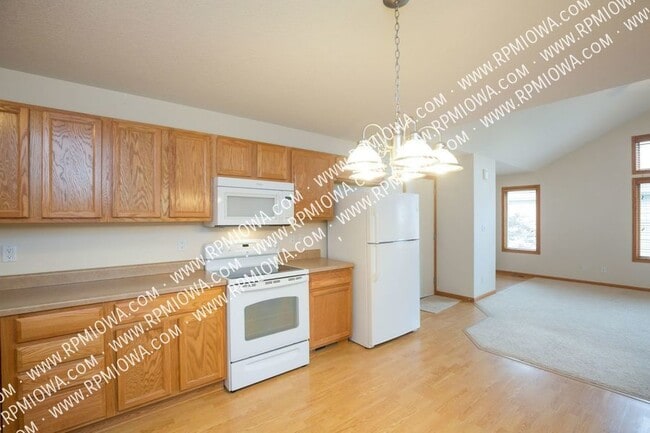 Building Photo - 505 W Park Ave