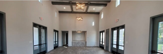 Building Photo - Stunning 4br + Den located on a view lot i...