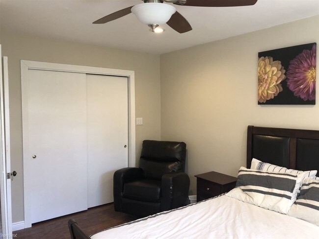 Building Photo - 1 br, 1 bath Condo - Northgate Gardens