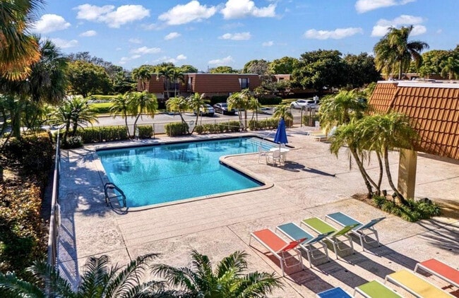 Building Photo - 2971 Waterford Dr S