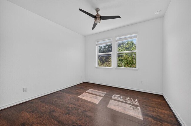 Building Photo - 7634 Leonardo Dr