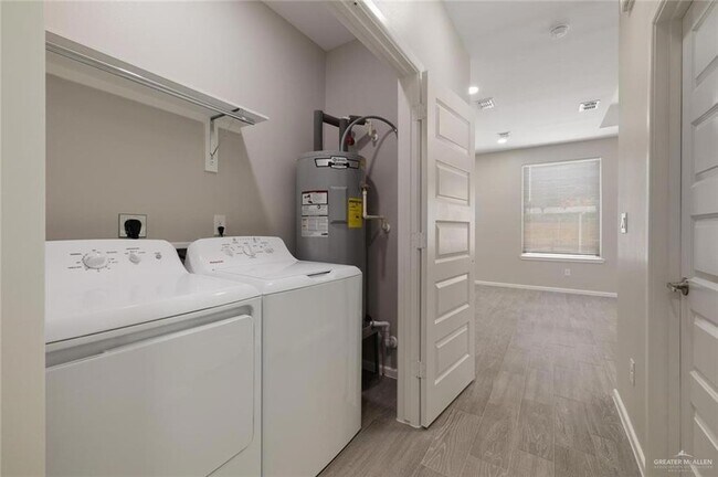 Building Photo - 740 N Alamo Rd