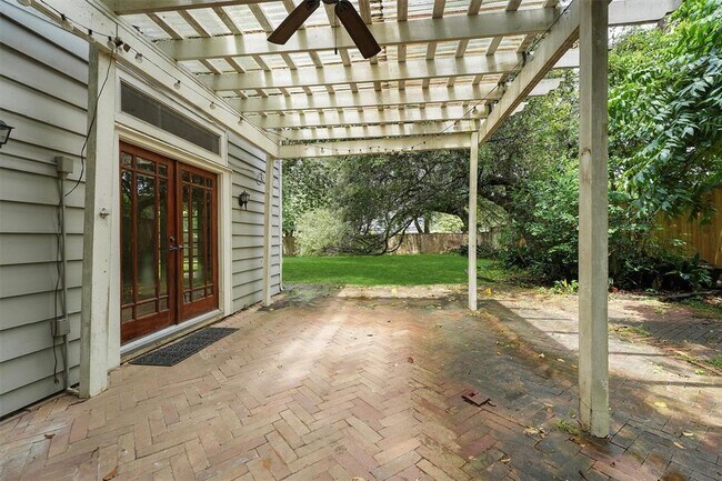 Building Photo - 3126 Wroxton Rd
