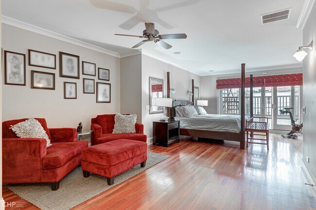 Building Photo - 2663 N Marshfield Ave