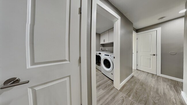 Building Photo - 1105 S Woodlawn St