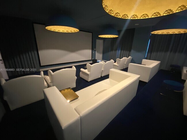 Building Photo - 2000 Metropica Wy