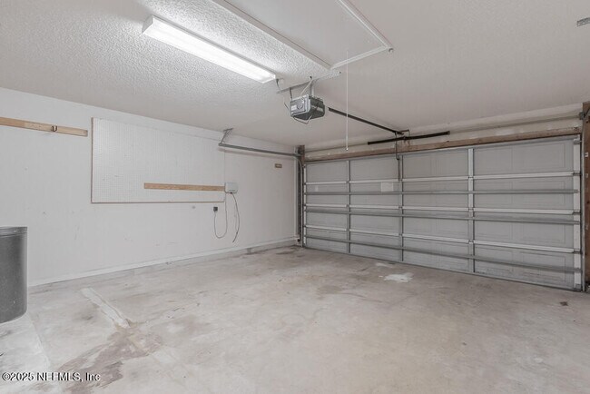 Building Photo - 14004 Crestwick Dr W