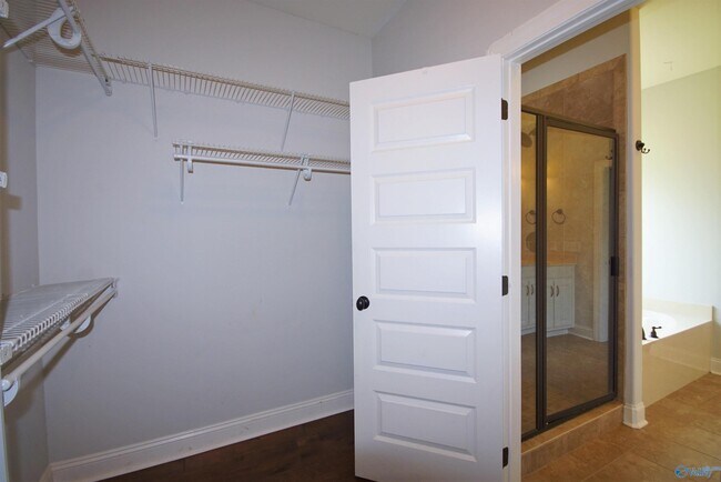 Building Photo - 109 Wolf Creek Trail SW