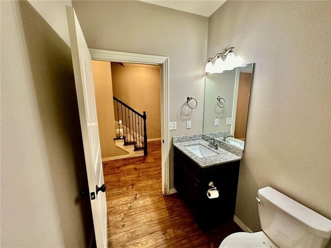 Building Photo - 186 Old Farmington Rd