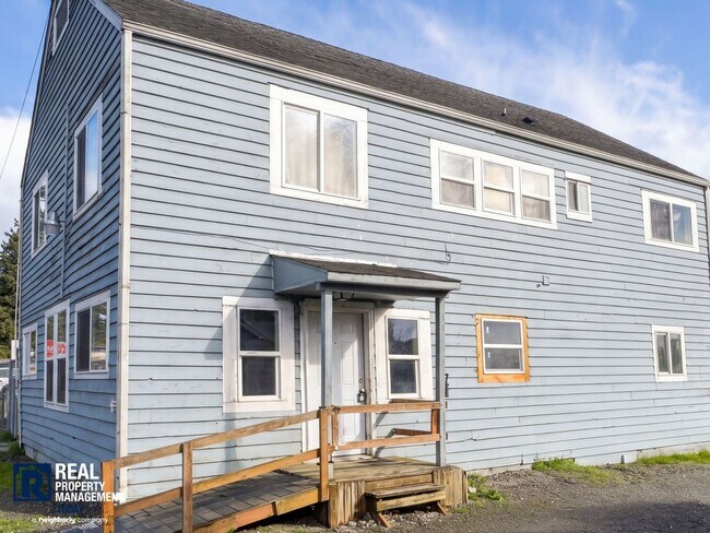 Building Photo - 204 128th St S