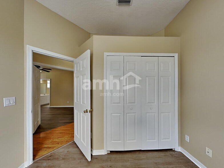 Building Photo - 2462 St Johns Ln