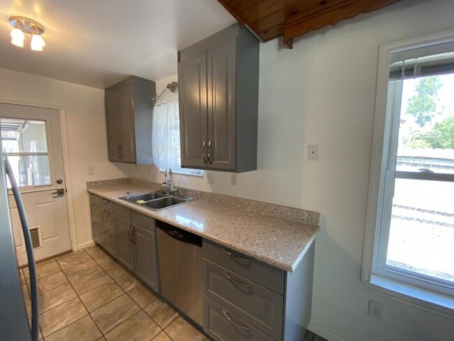 Building Photo - 1122 Rhonda Lee St