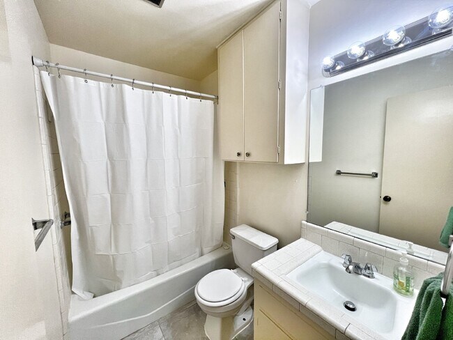 Building Photo - Adorable 2-Bedroom Duplex Just Minutes from Downtown New Braunfels!