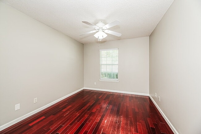 Building Photo - 301 N Lake Cunningham Ave