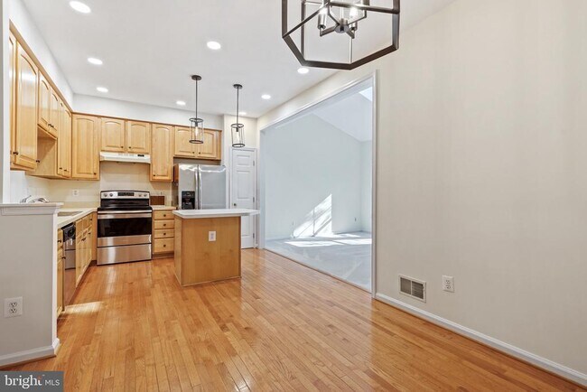 Building Photo - 7728 Effingham Square