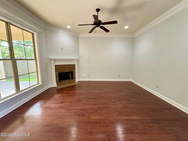 Building Photo - 120 Mirada Ln