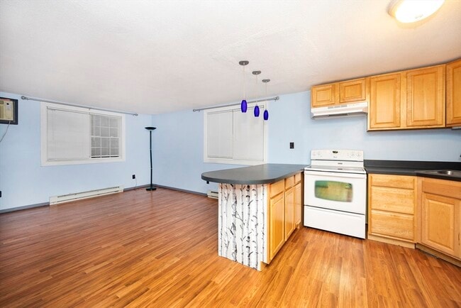 Building Photo - 11 Leonard Rd