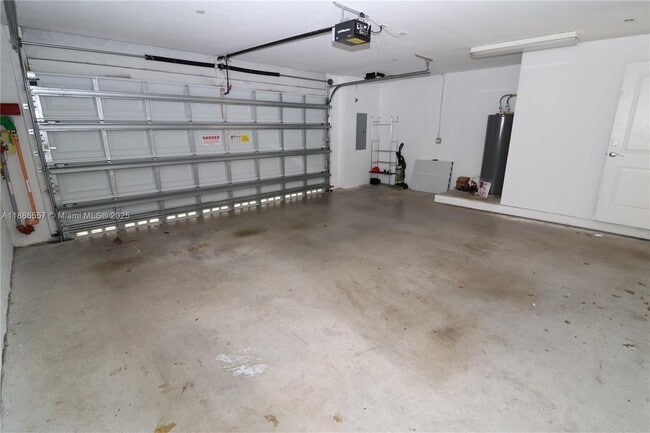 Building Photo - 603 NE 28th St