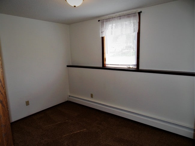 Bedroom - Cyrus Garden West