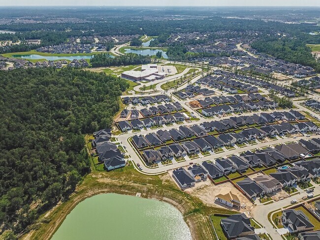 Building Photo - 28156 Graywood Dr
