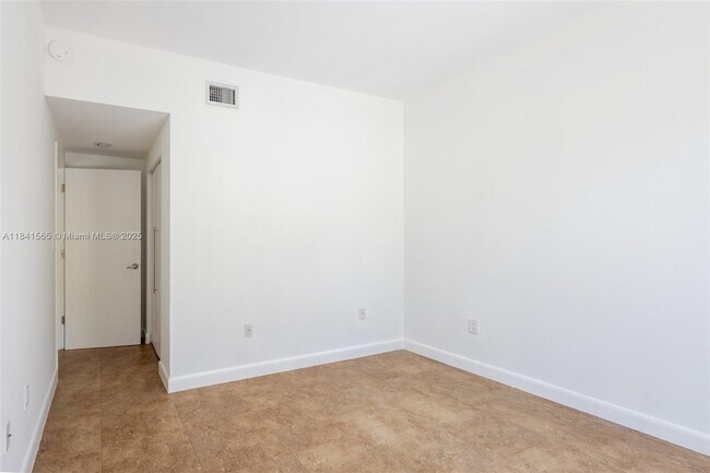 Building Photo - 50 Ocean Ln Dr