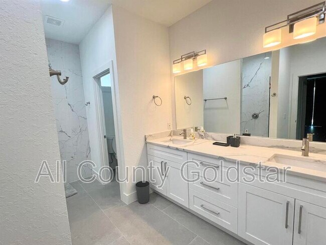 Building Photo - 57 Broadmoor Ln