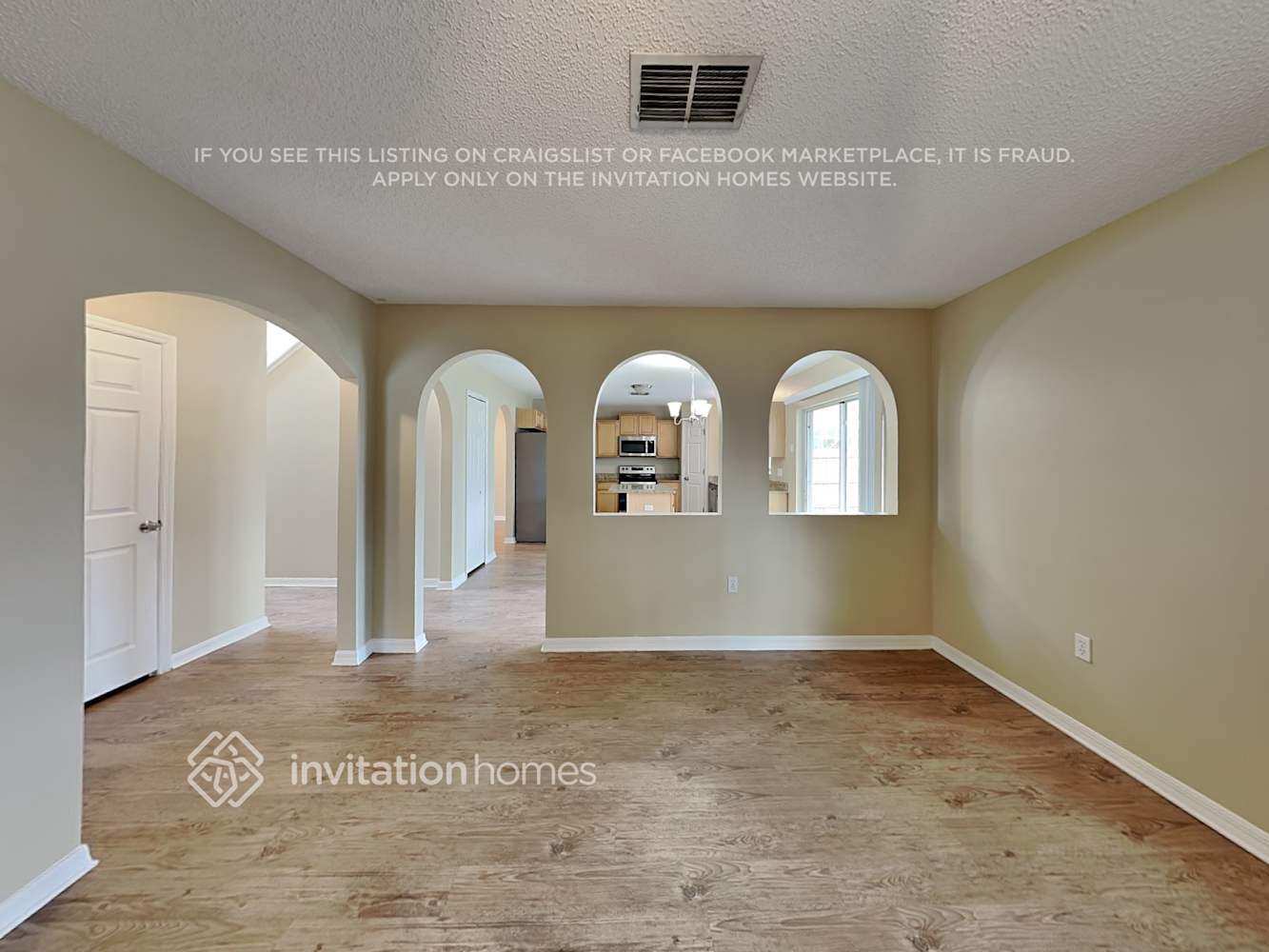 Building Photo - 3876 La Flor Dr