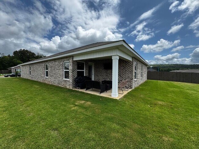 Building Photo - Beautiful 5 bedroom home available for rent