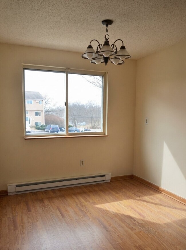 Building Photo - 552 Shennecossett Rd
