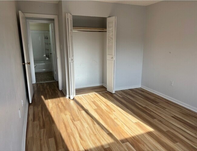 Building Photo - 406 Broadway