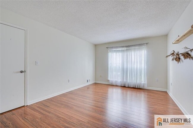 Building Photo - 69 Amberly Ct