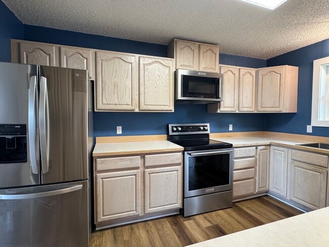 Building Photo - Spacious home / 2 car garage / No pets sorry