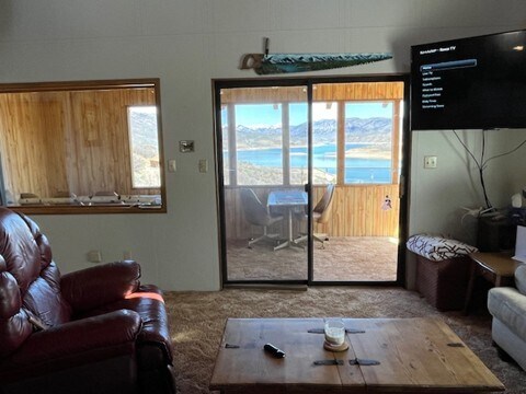 Building Photo - 1043 Cove Rd