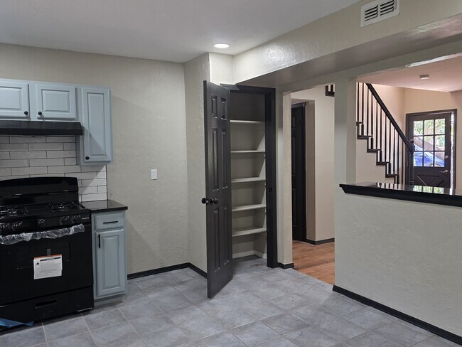 Building Photo - 641 Redstone Ave