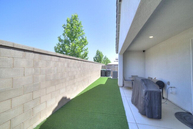 Building Photo - Newly Built 3/2.5 Woodside Home In Riverstone