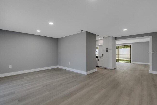 Building Photo - 4645 Hunter Ridge Dr