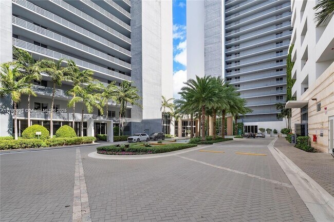 Building Photo - 16385 Biscayne Blvd