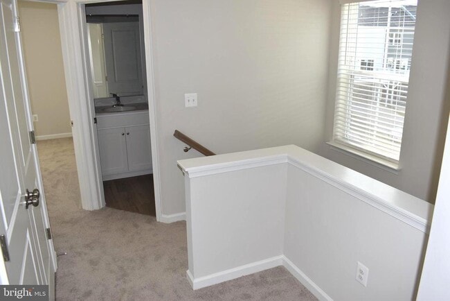 Building Photo - 216 Swan Fld Ave