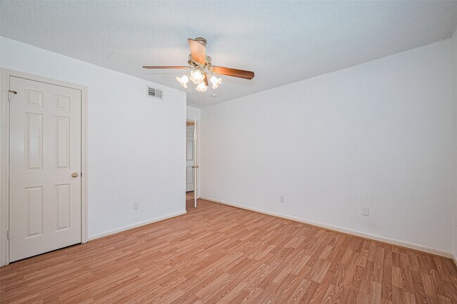 Building Photo - 1311 Antoine Dr