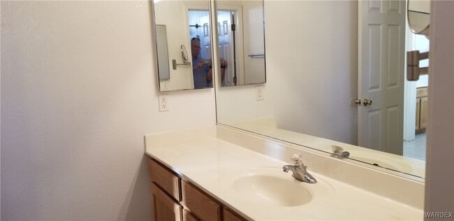 Building Photo - 870 Florence Ave