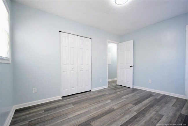 Building Photo - 693 Stoneykirk Dr