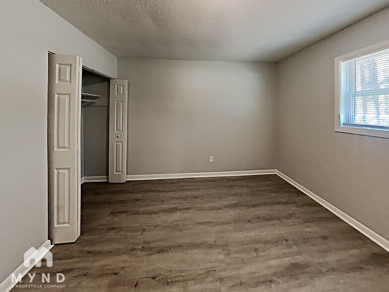 Building Photo - 8989 Leaf Ln