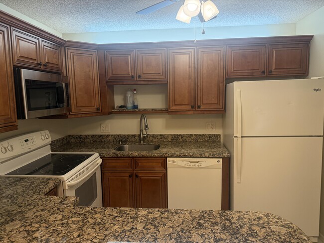 Building Photo - 211 Pine HOV Cir