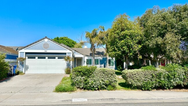 Building Photo - Beautiful Updating throughout Home!  Kitch...