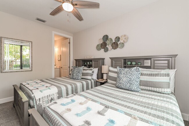 Building Photo - Exceptional opportunity to experience resort-style living in Esplanade Golf & Country Club