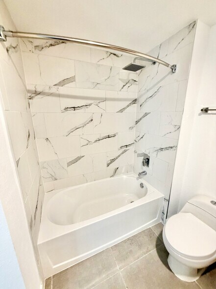 Building Photo - 1940 Van Buren St