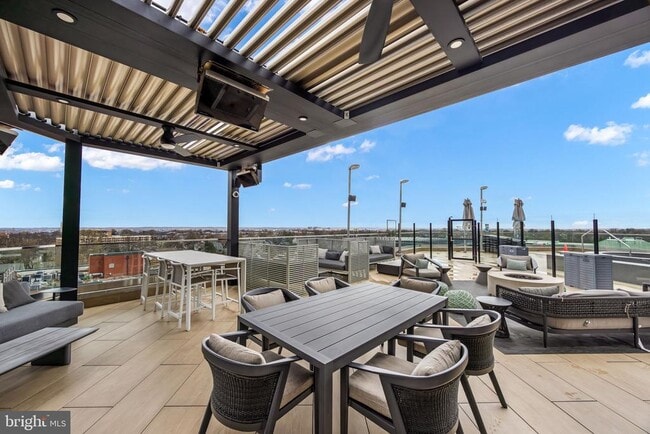 Building Photo - 1021 N Garfield St